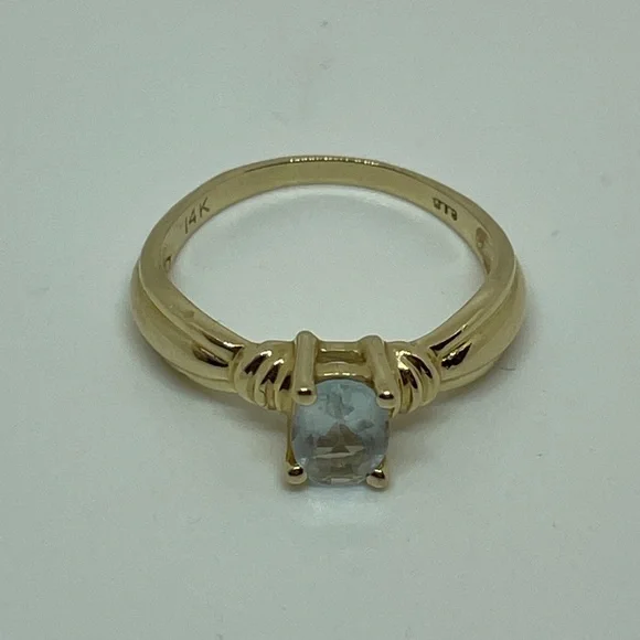 14K Yellow Gold Aquamarine Ring, 7 1/2 - Picture 2 of 10